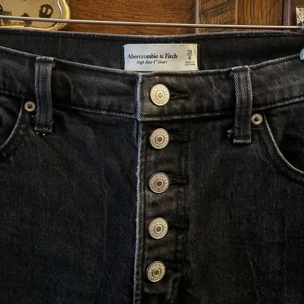 Abercrombie and Fitch High Rise 4” Black Short Size 28 Button Fly